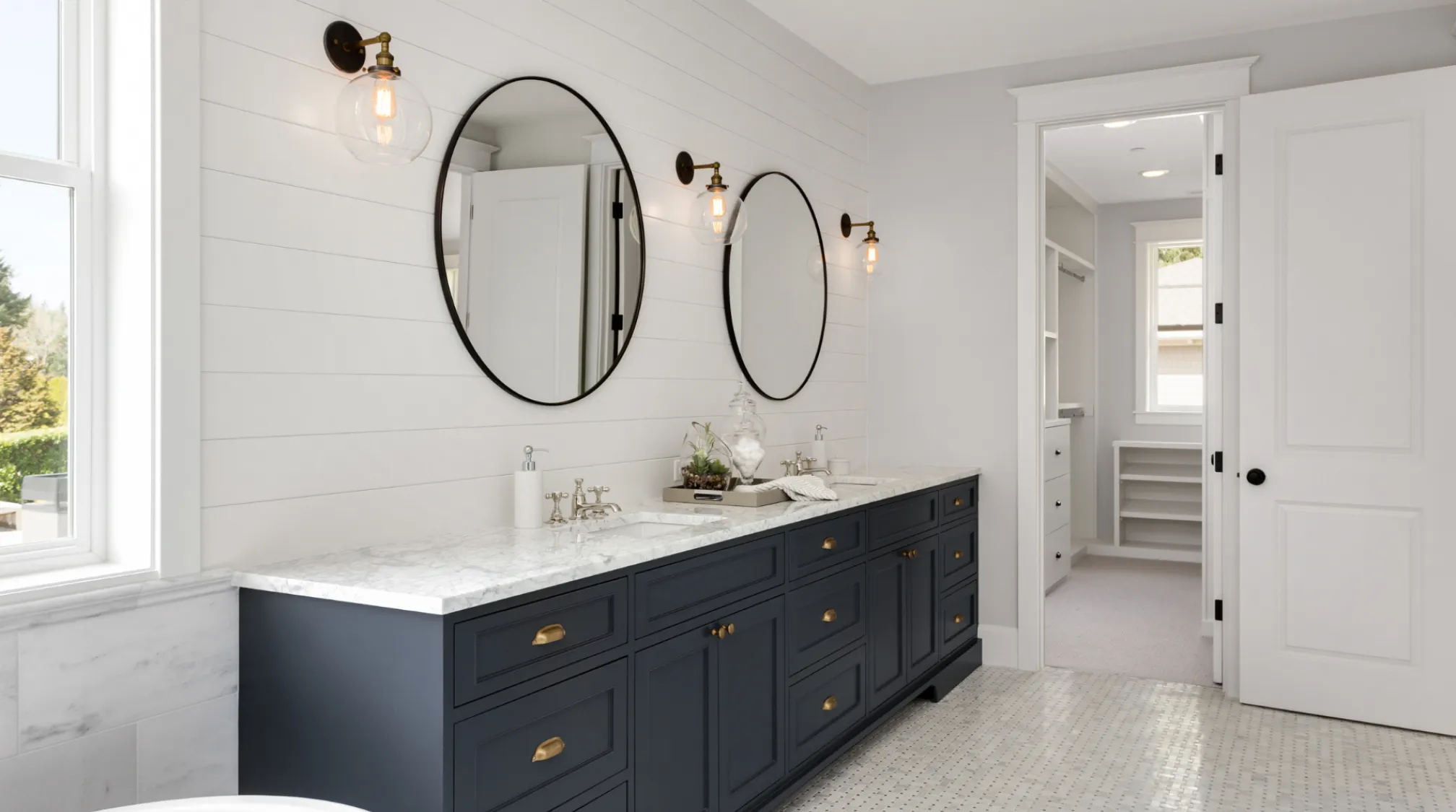 Hero Split View Frame 2